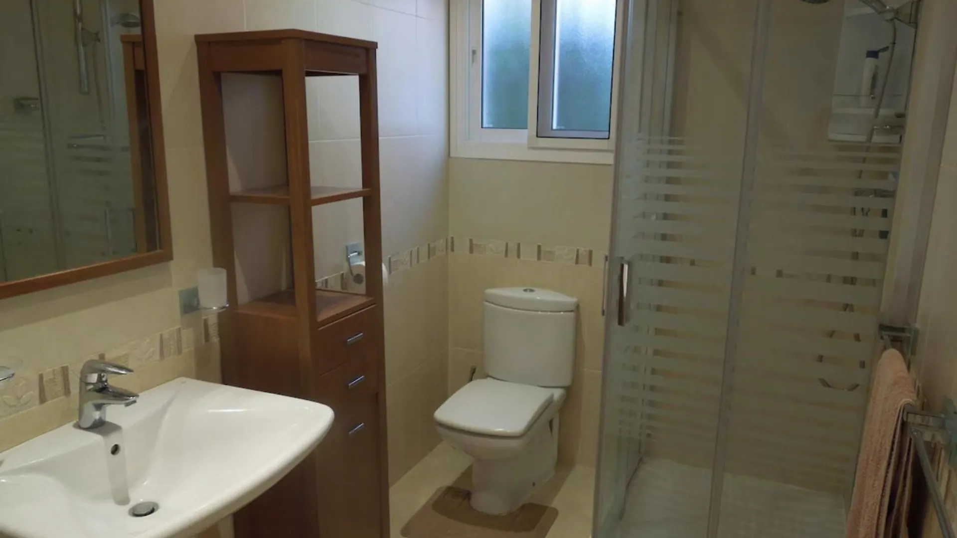 Villa Acebo 네르하 0*,